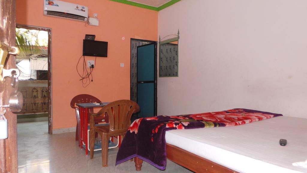 J.S Holiday Guest House Calangute Esterno foto