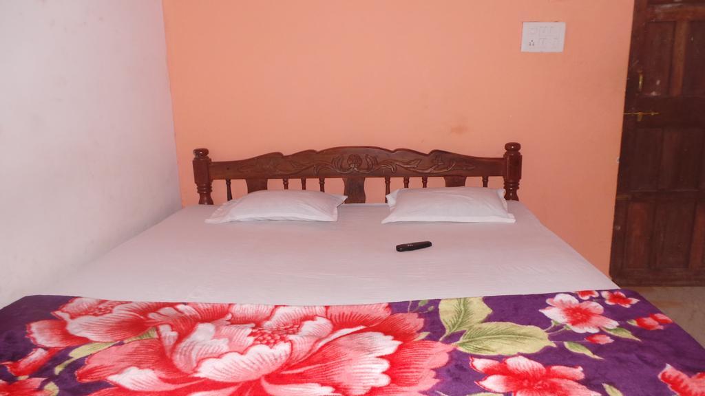J.S Holiday Guest House Calangute Esterno foto