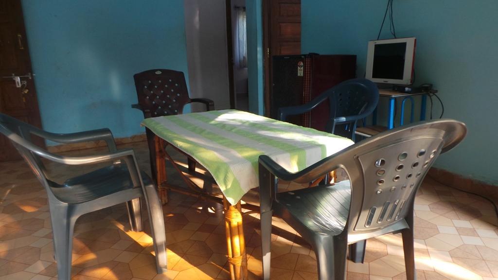 J.S Holiday Guest House Calangute Esterno foto